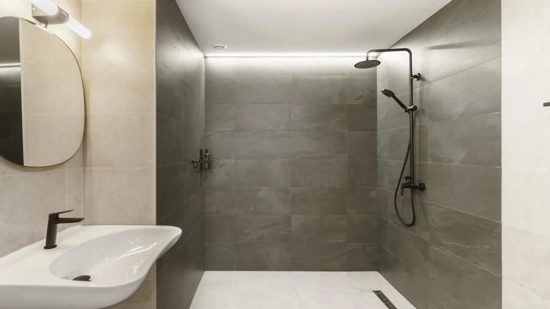 Limehome Jerez De La Frontera Marques De Casa-Domecq 0*,  Spain